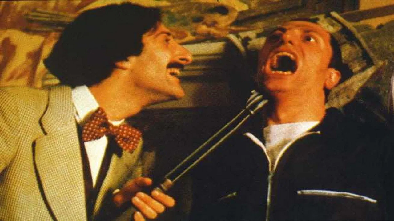 La gatta da pelare backdrop