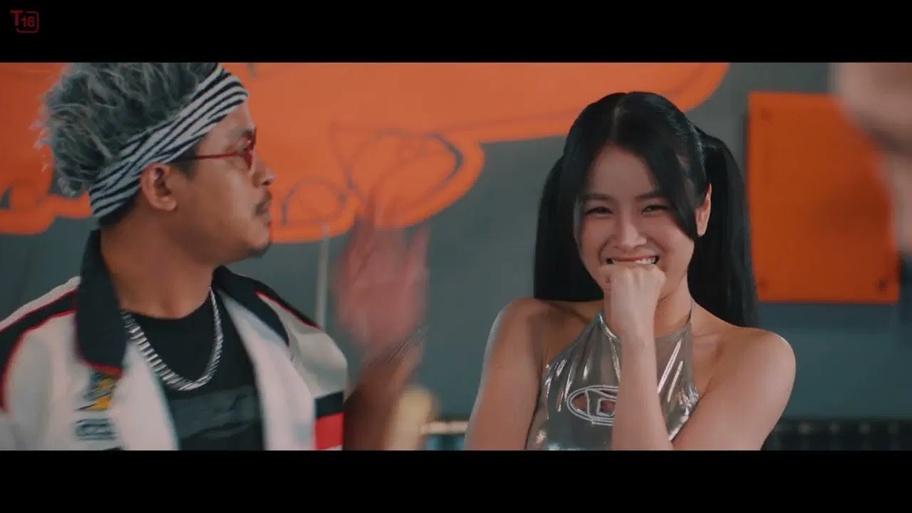 Vi Cá Tiền Truyện - Cá Con Vượt Biển Lớn backdrop