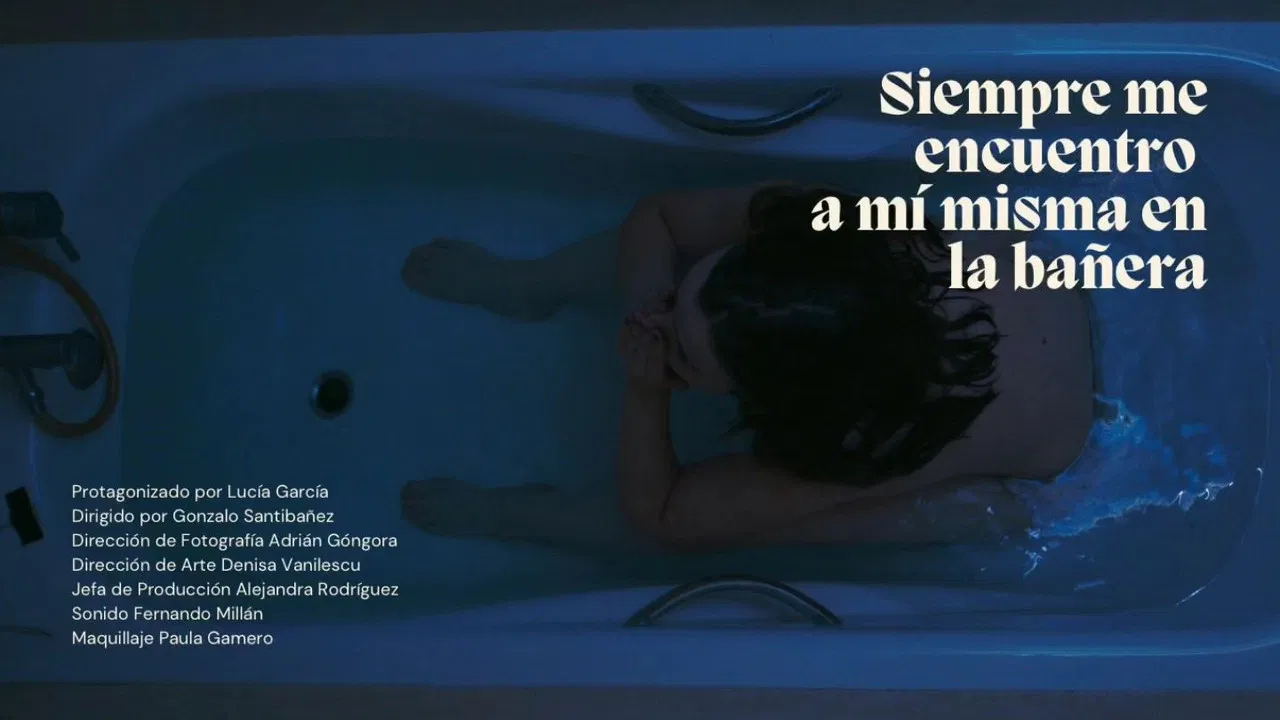 Siempre me acabo encontrando a mi misma en la bañera backdrop