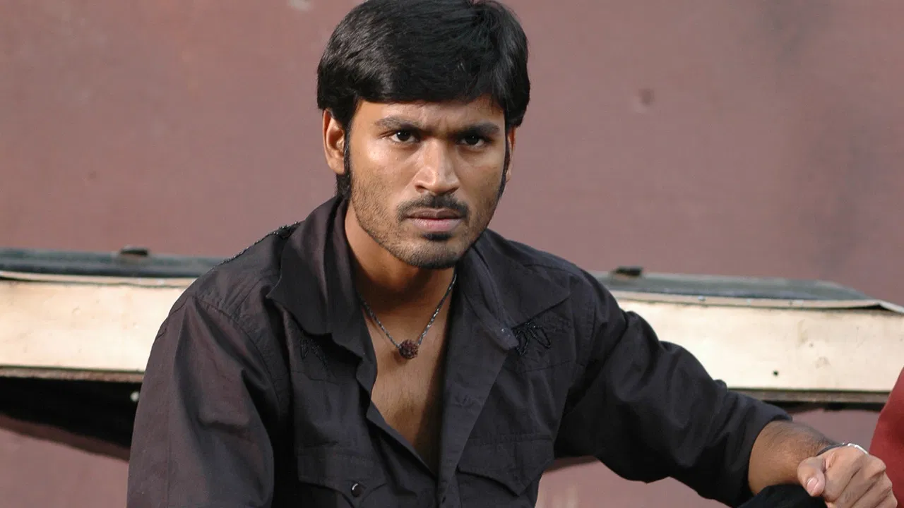 Padikathavan backdrop