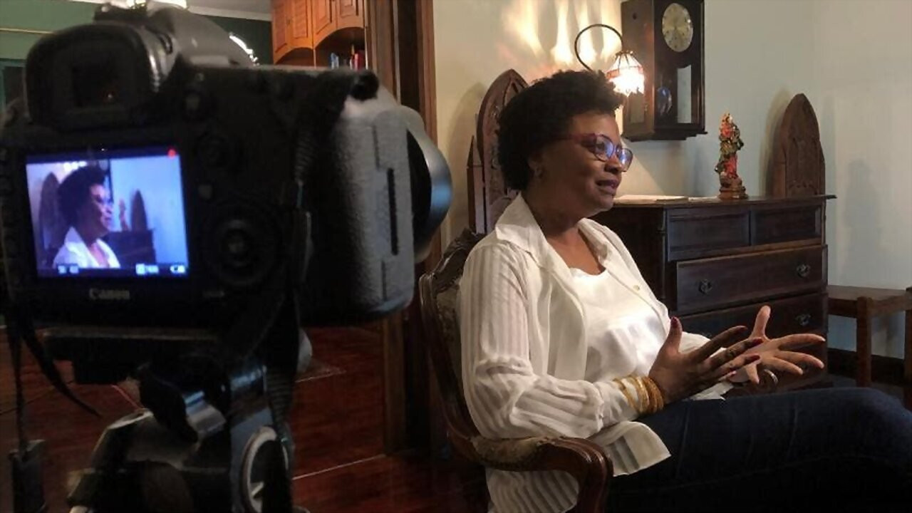 Quem Precisa de Identidade? backdrop