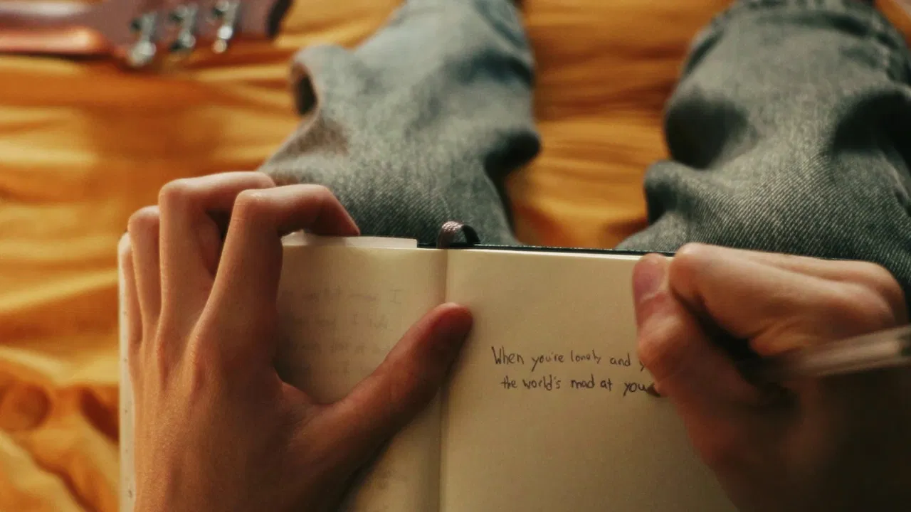 Lo que el sonido evoca backdrop