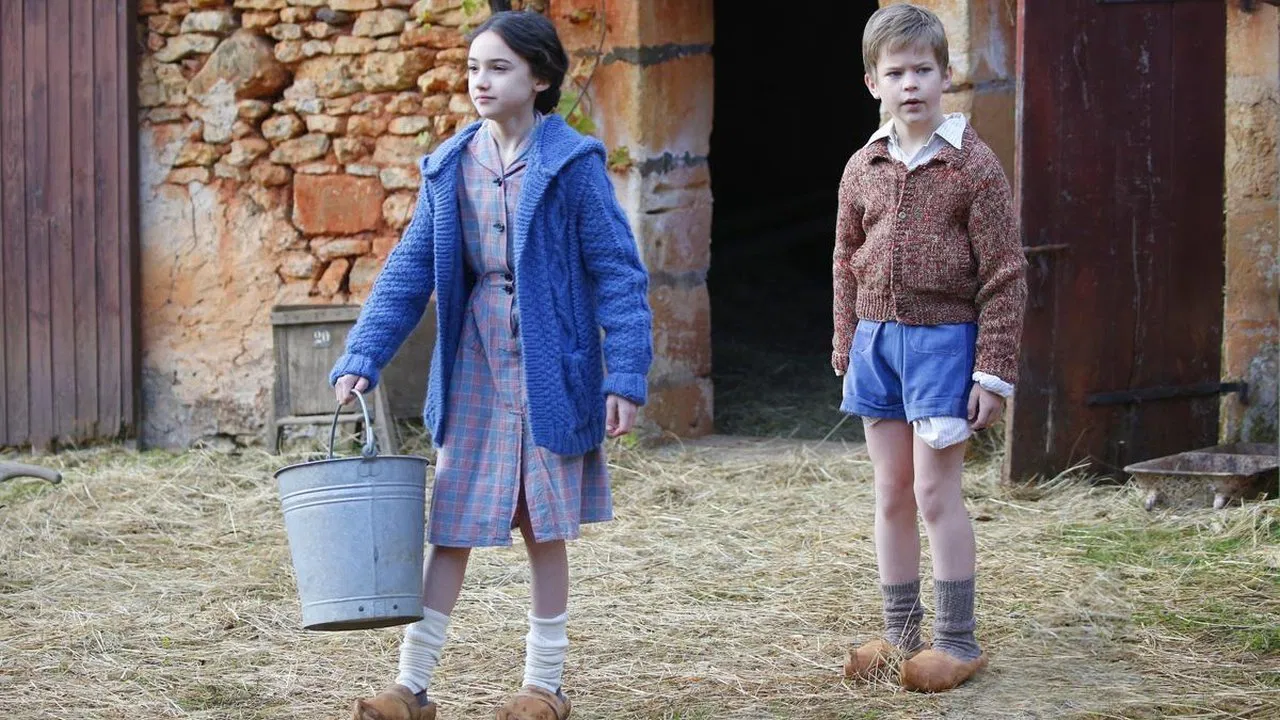 Les Enfants des justes backdrop