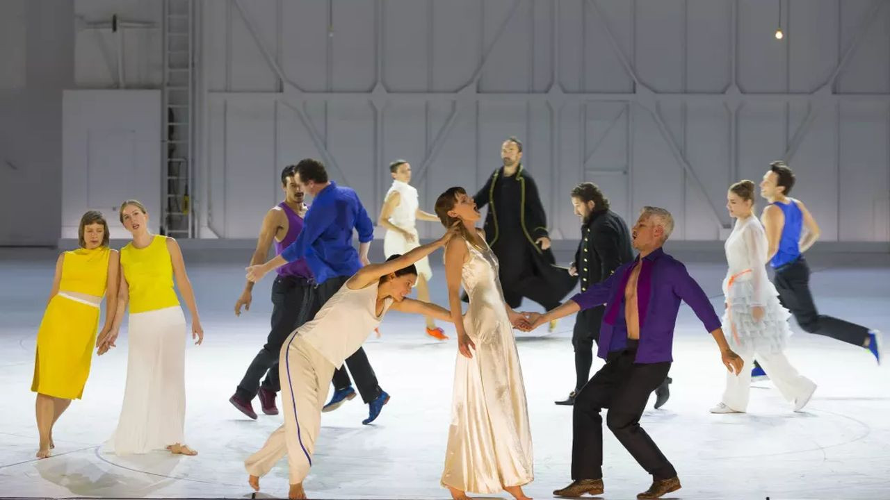 Mozart: Così Fan Tutte backdrop