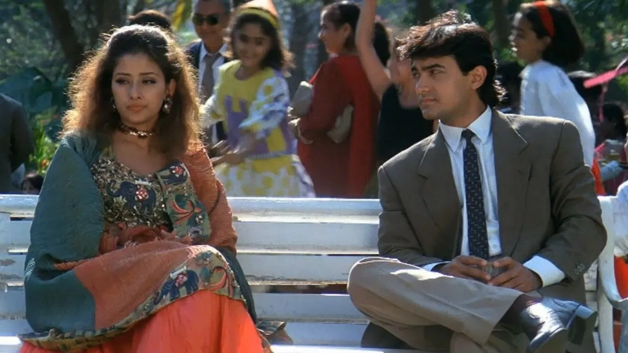 Akele Hum Akele Tum backdrop