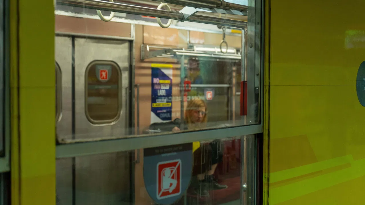 Lo que habita en mí backdrop