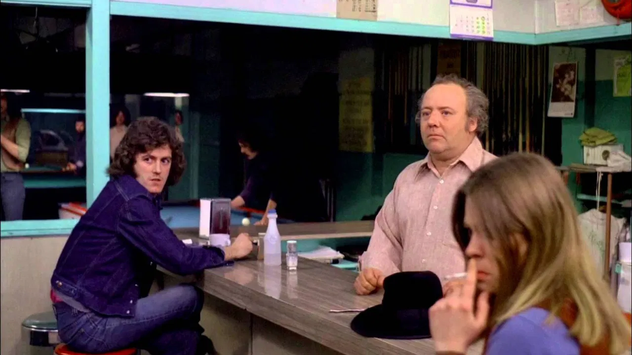 Ti-Mine, Bernie pis la gang… backdrop