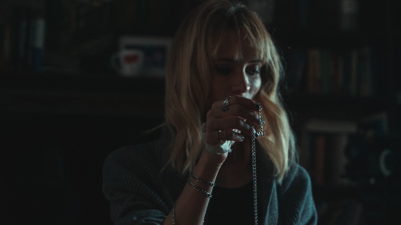 Demonio Eclipse Rojo backdrop