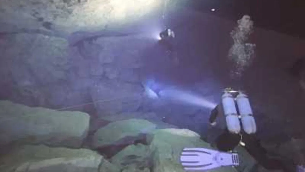 Gruta do Lago Azul backdrop