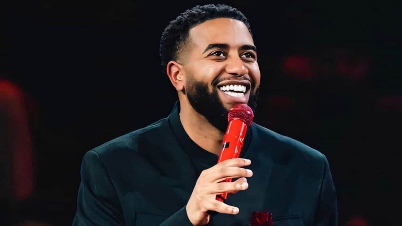 Nordine Ganso - Dr Love backdrop