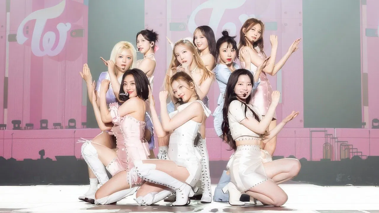 TWICE 4TH WORLD TOUR III IN JAPAN backdrop