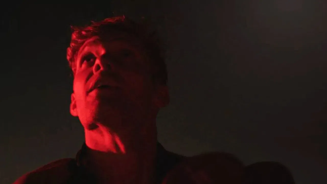 Kevin Mayer : sous haute tension backdrop