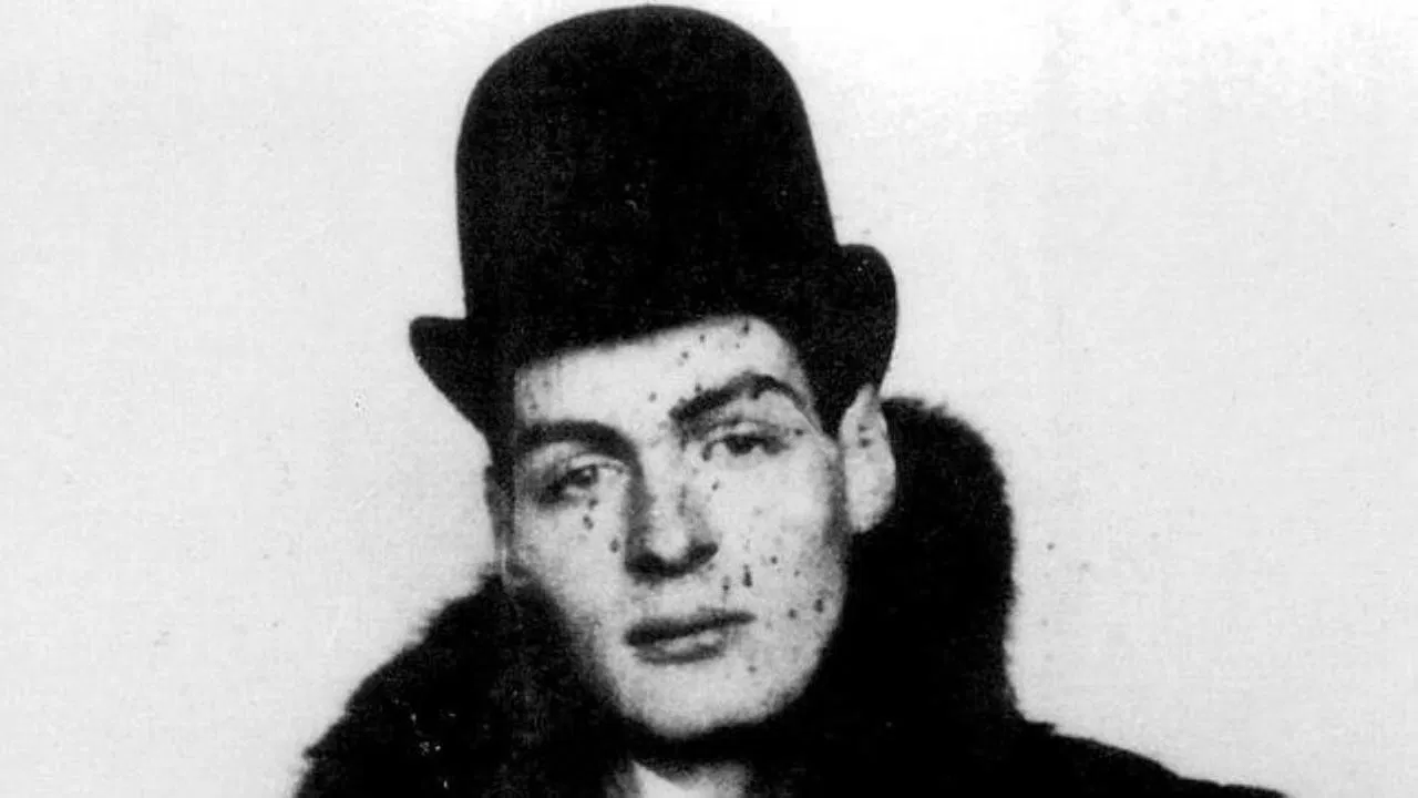 Cravan vs. Cravan backdrop