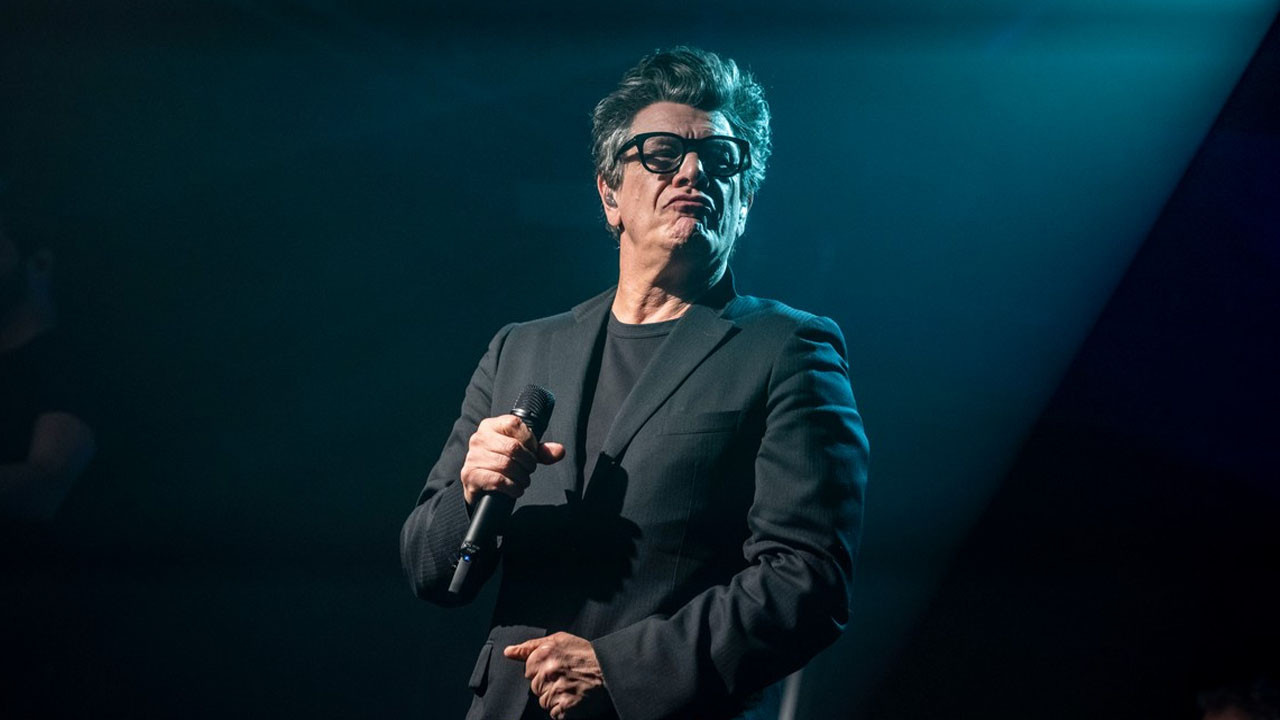 Marc Lavoine - Adulte jamais backdrop