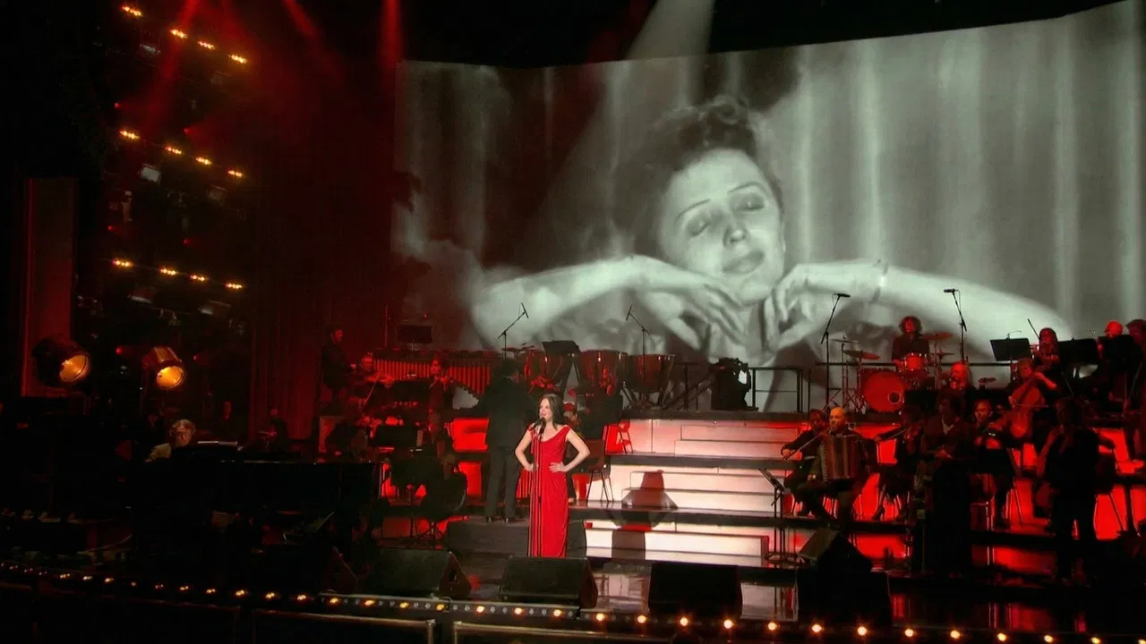 Piaf: Hymnes à la Môme backdrop