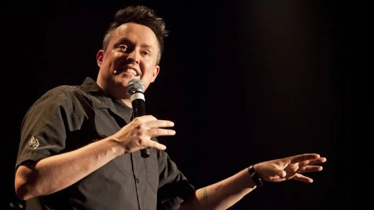 Mike Ward : Despicable backdrop