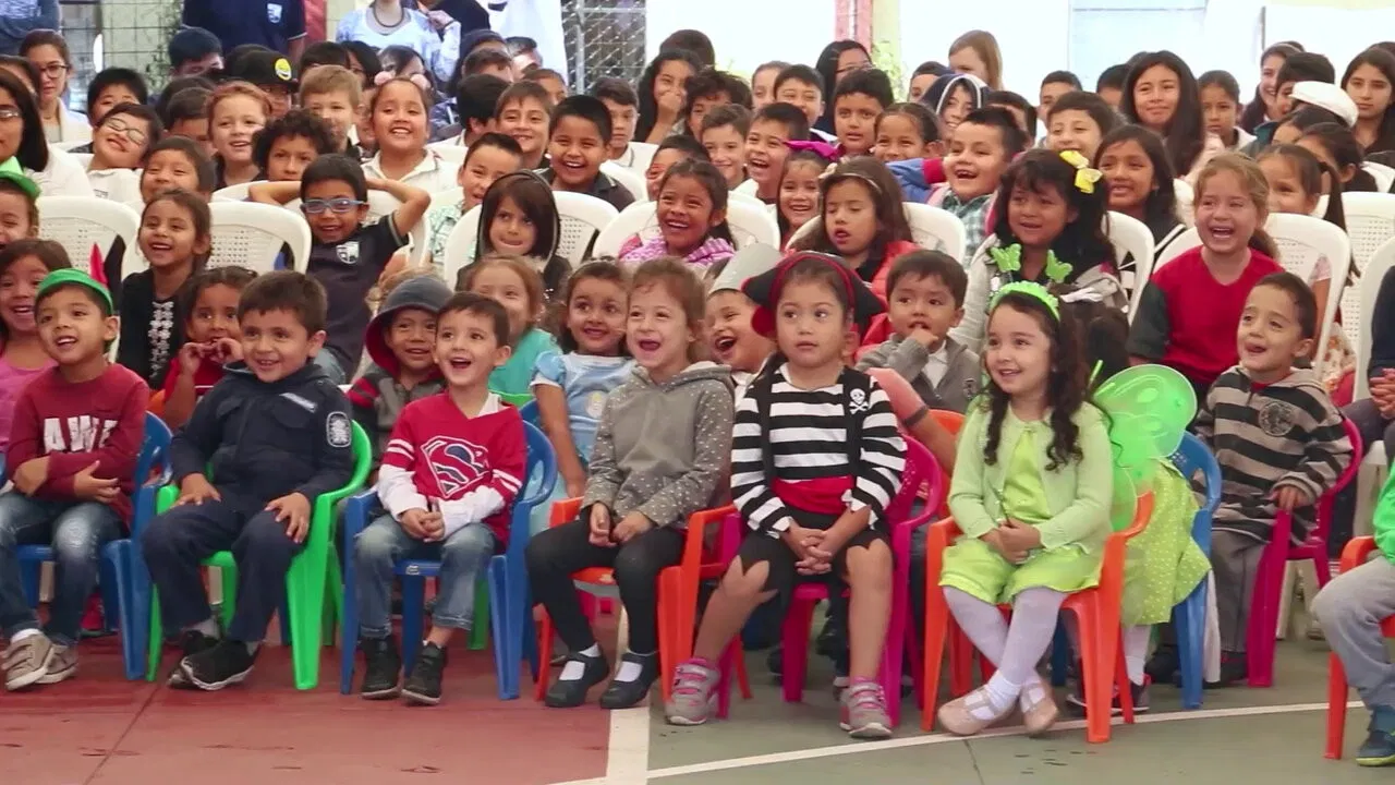 La Charada Teatro - Puppeteers in Guatemala backdrop
