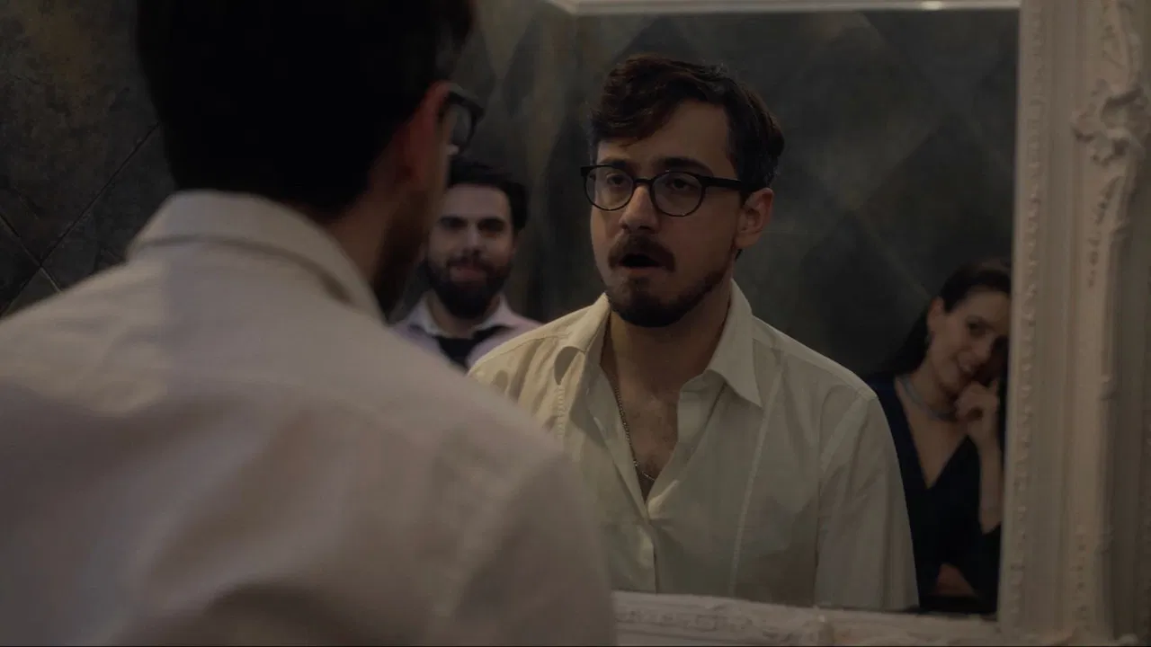 Martín comes back backdrop