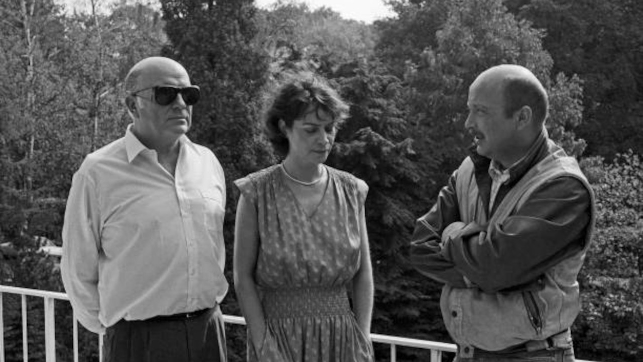 Gesichter des Schattens backdrop