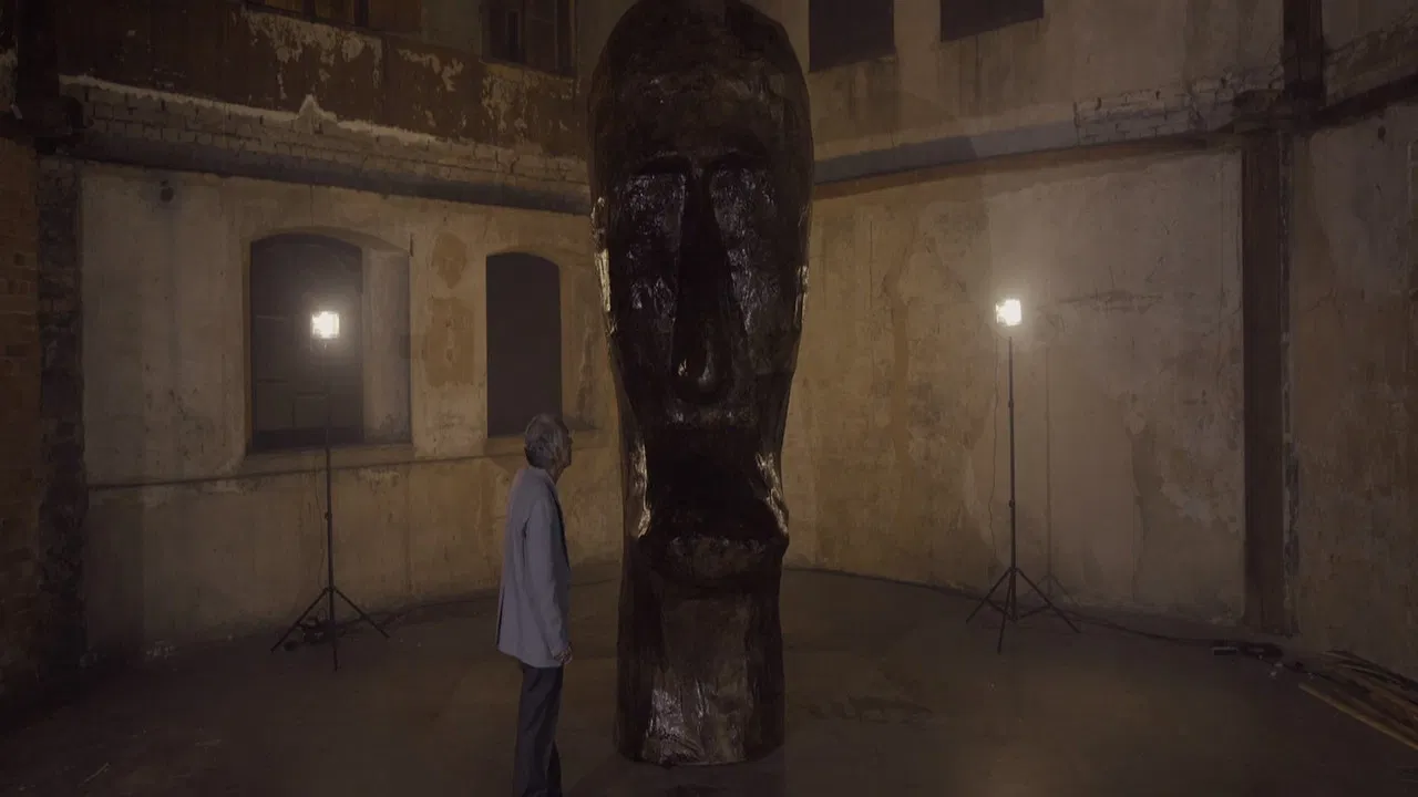 Caro, Bernardo backdrop