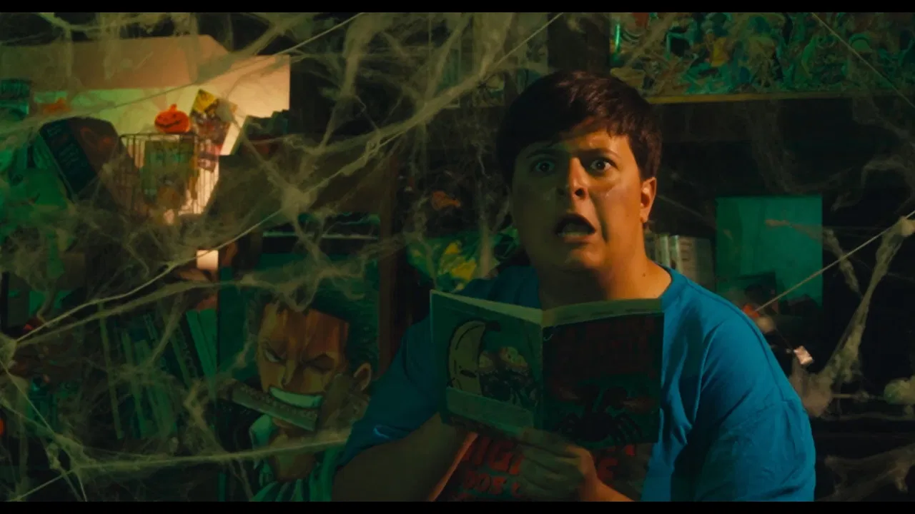 La Araña Gigante de Dos Cabezas Escupe Fuego backdrop