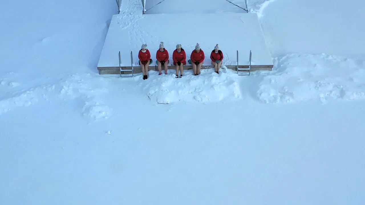 Aquabelles from Prandorf backdrop