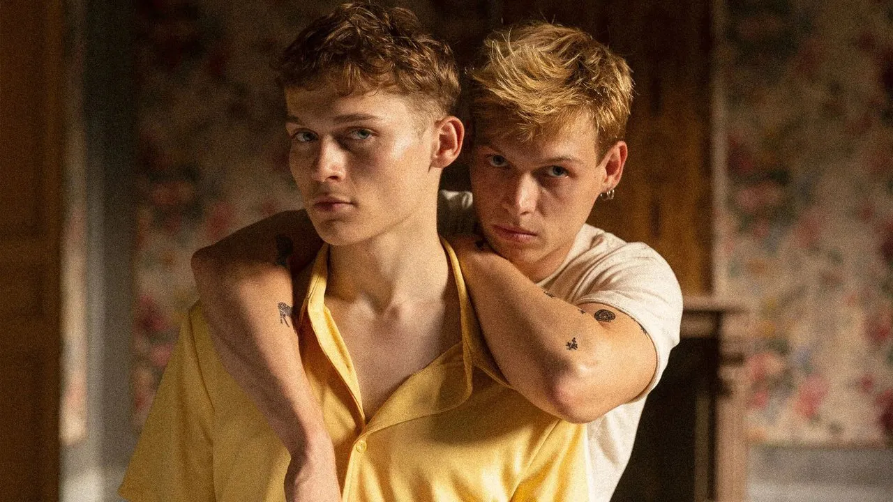 Éden & Charlie backdrop