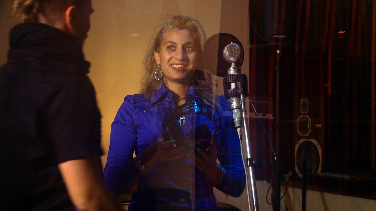 Roza's Song backdrop