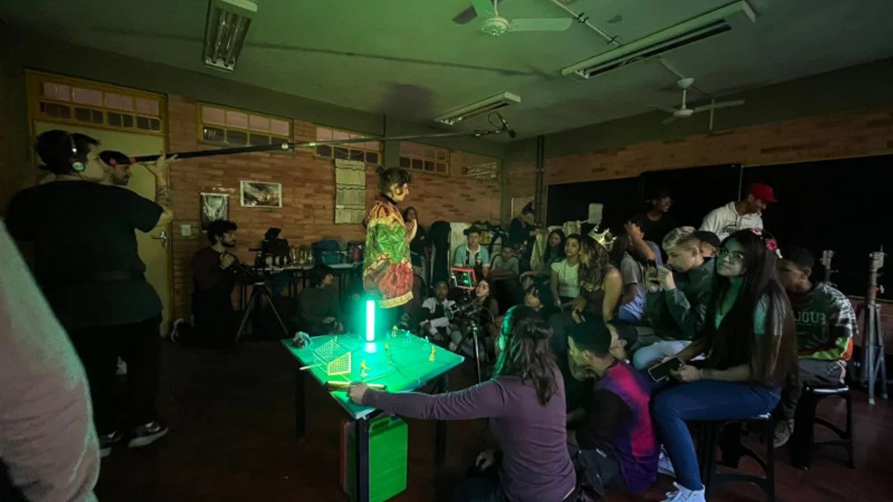 Ao Sol e à Sombra backdrop