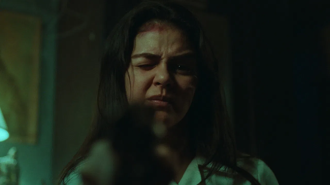 Babae at Baril backdrop