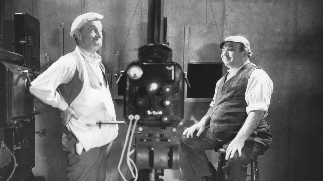 The Cohens and Kellys in Hollywood backdrop