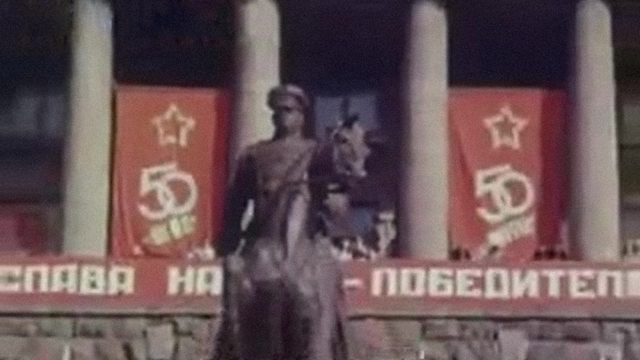 The Bridle for the Red Horse backdrop