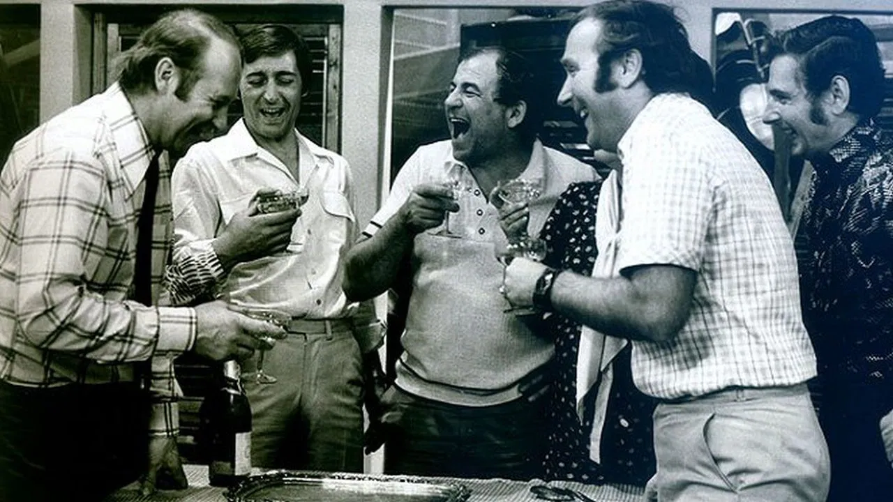 Tridsaťdeväť stupňov v tieni backdrop