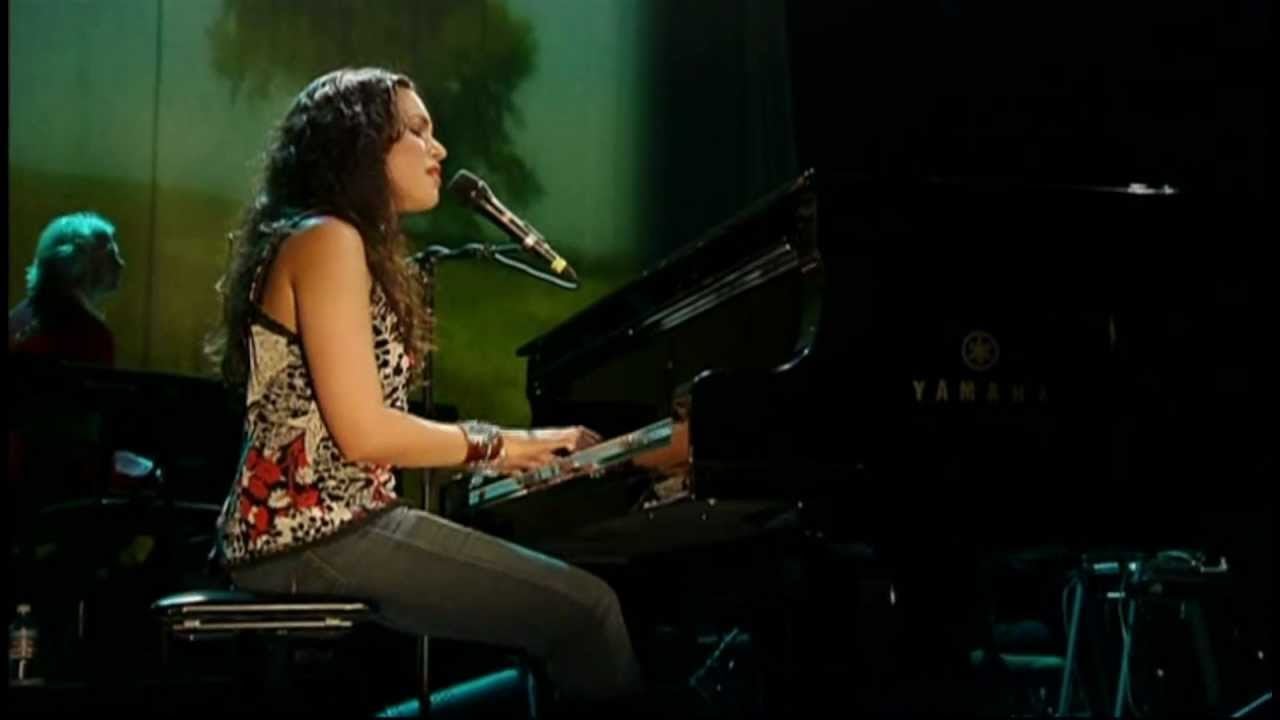 Norah Jones and The Handsome Band: Live in 2004 backdrop