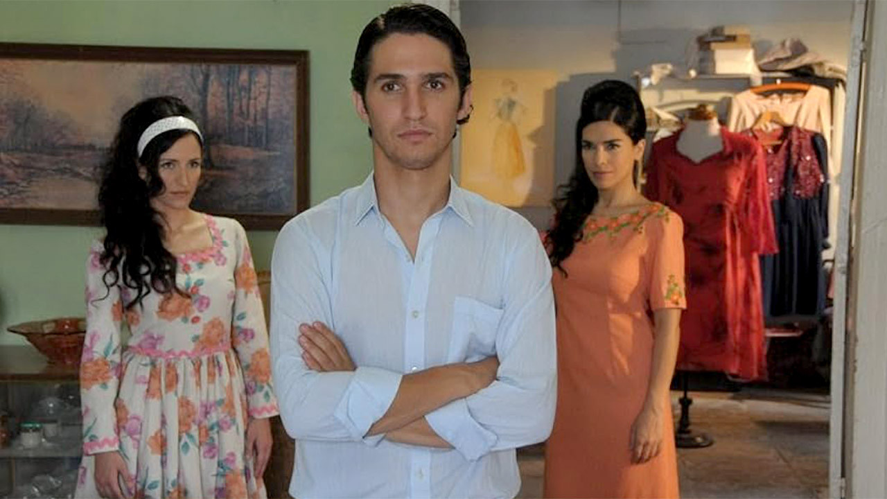 Στην Άκρη Του Παραδείσου backdrop