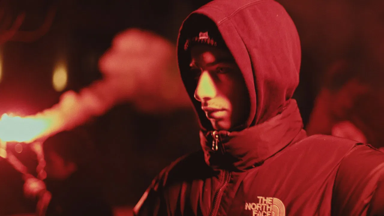 Brucia ancora dentro backdrop