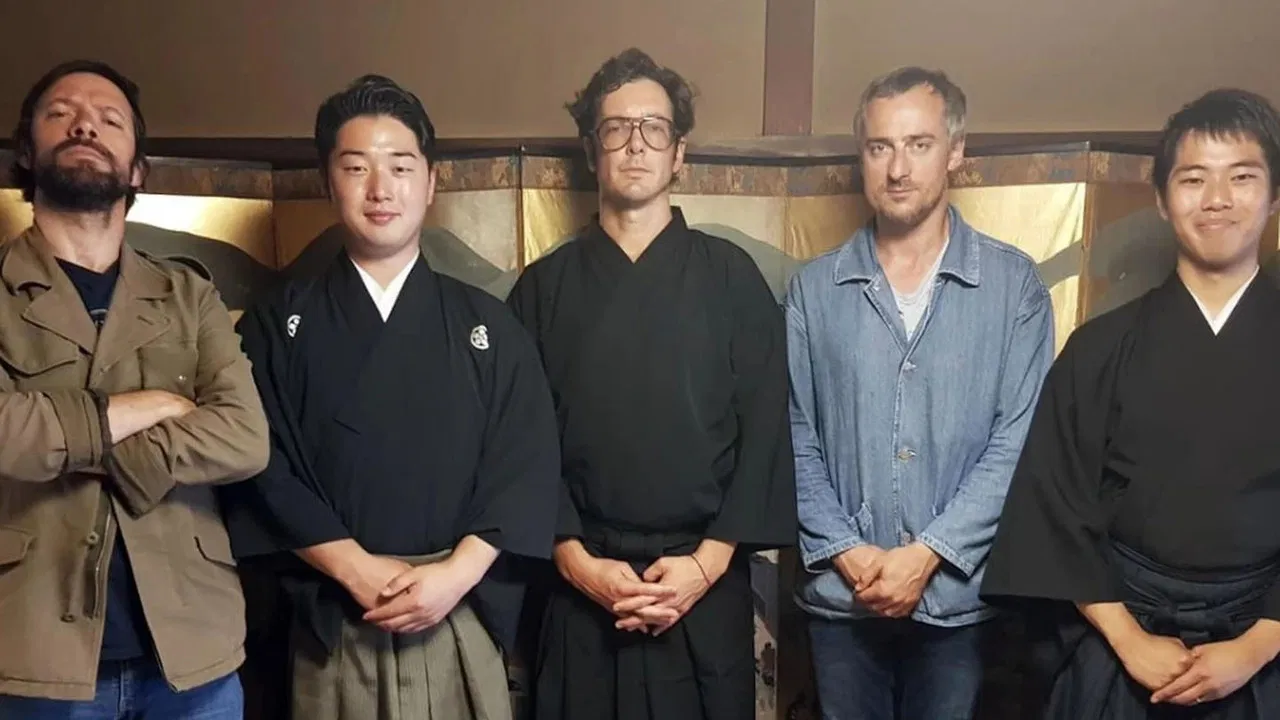 Les zozos migrateurs au pays du soleil levant backdrop