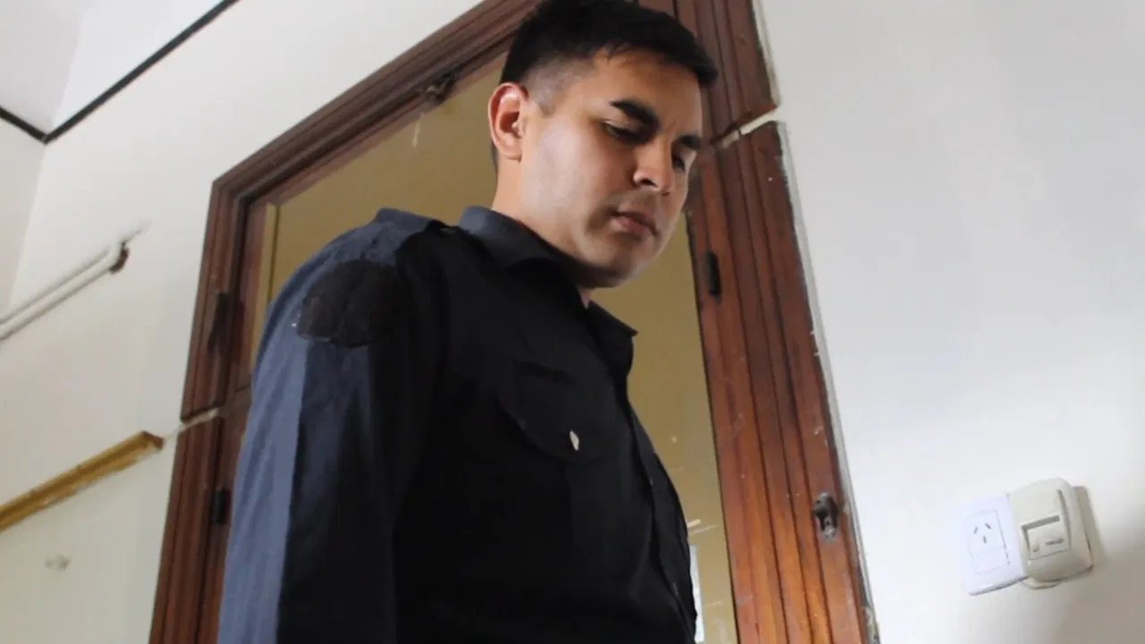 El Escape Imperceptible backdrop