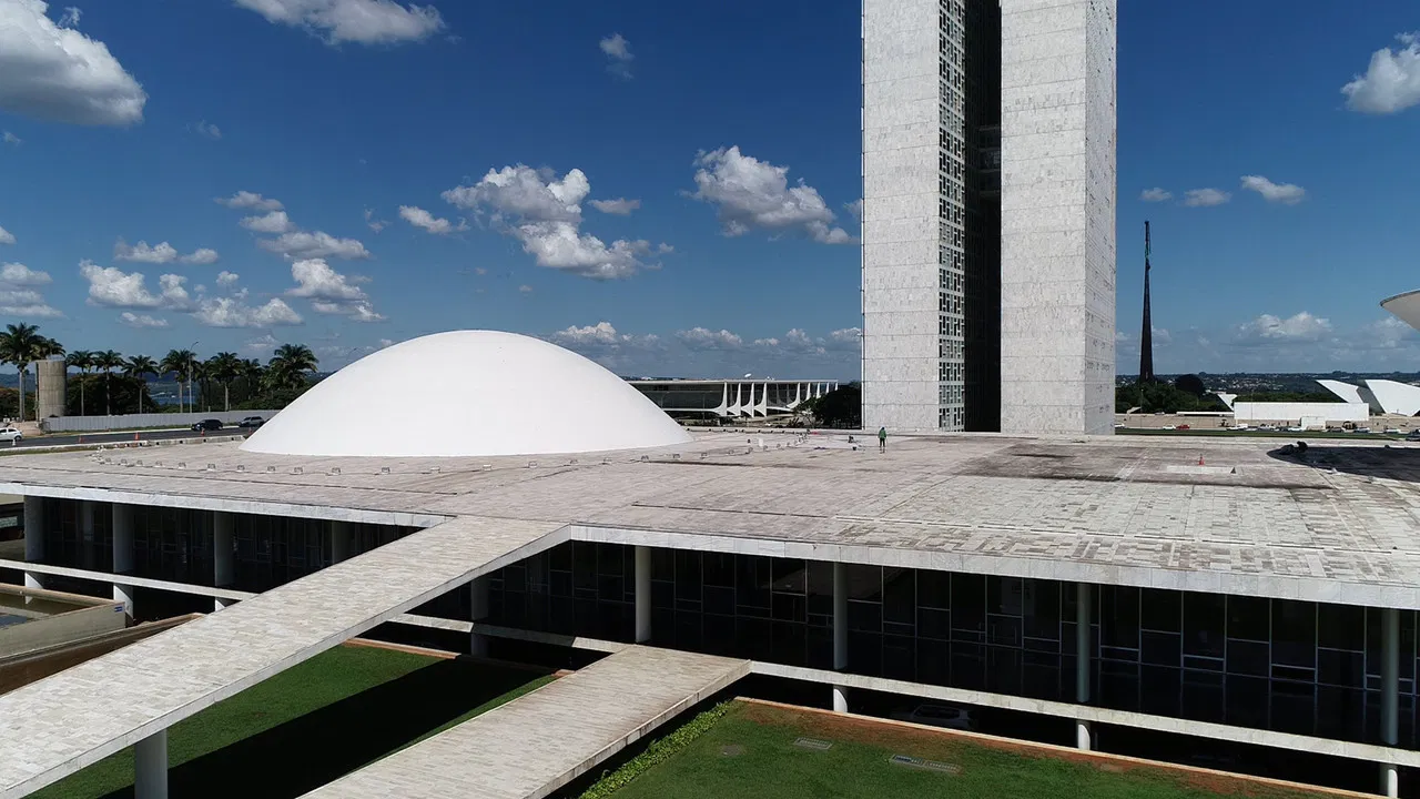 Papo de Política backdrop