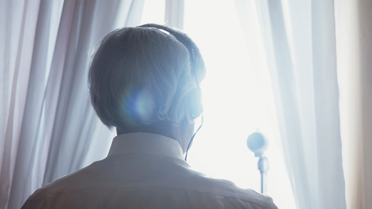 En La Hora Azul backdrop