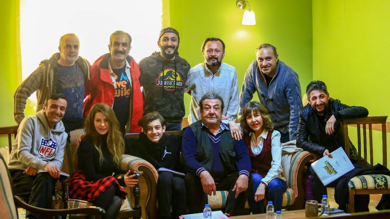 Şimdi Yandık backdrop