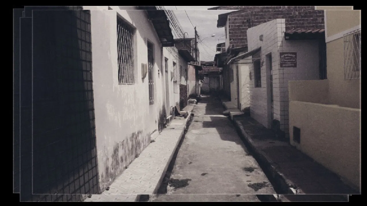 Álôu, Travessa backdrop