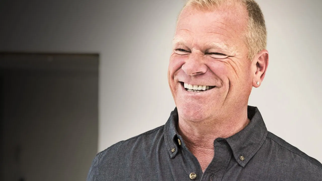 Holmes: Buy It Right backdrop