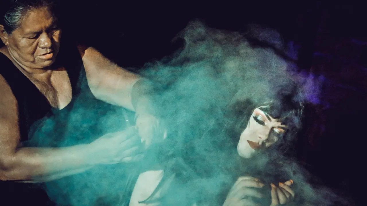 Camylla Bruno backdrop