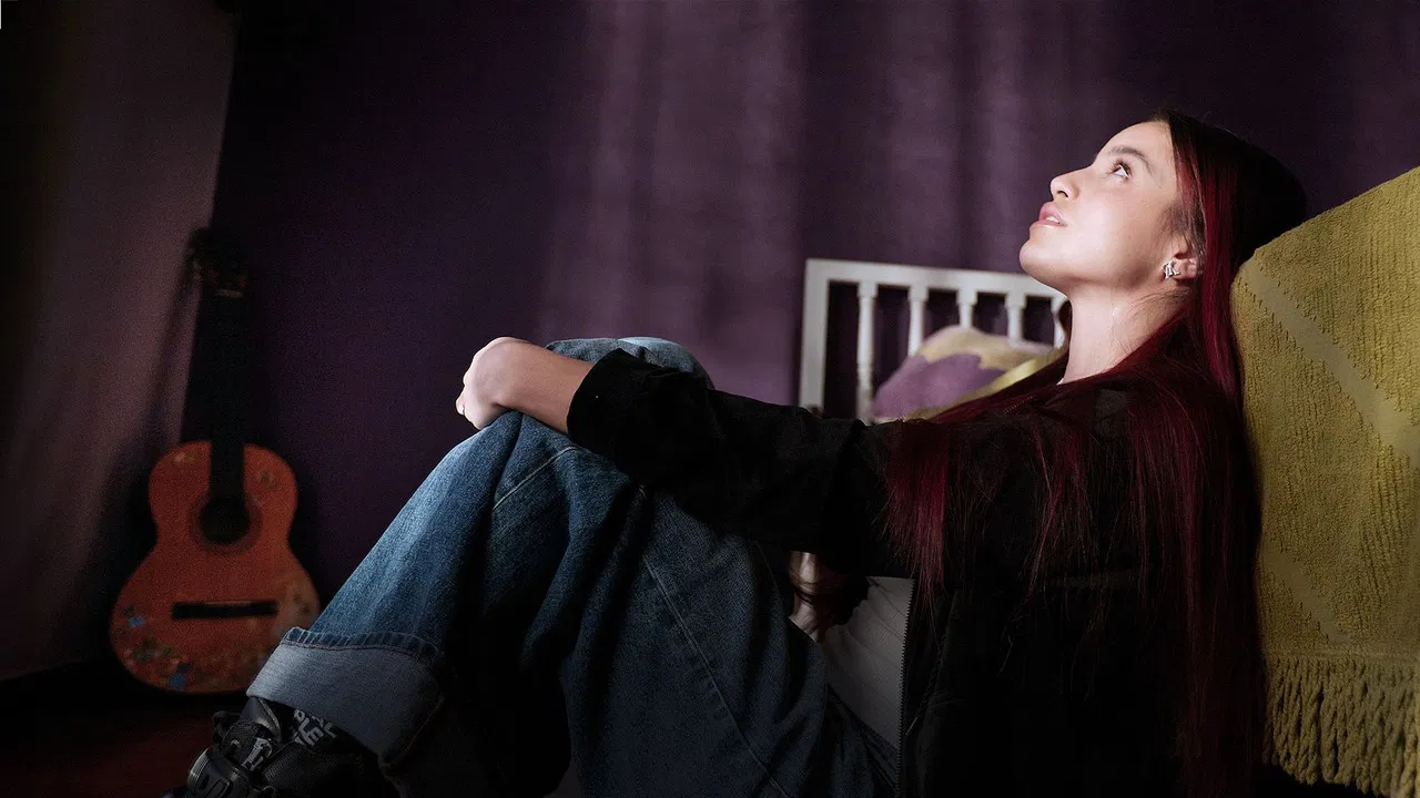 Emilia: Lo que no se ve backdrop