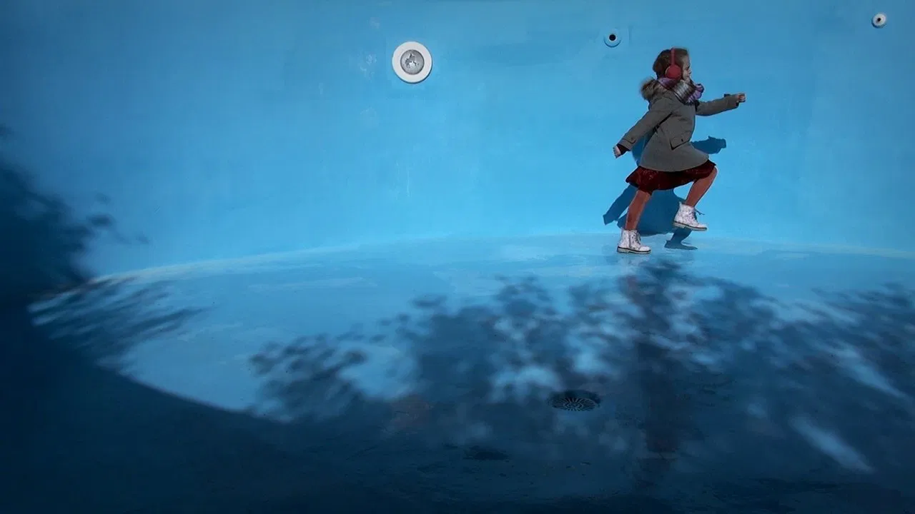 @9: At nine backdrop