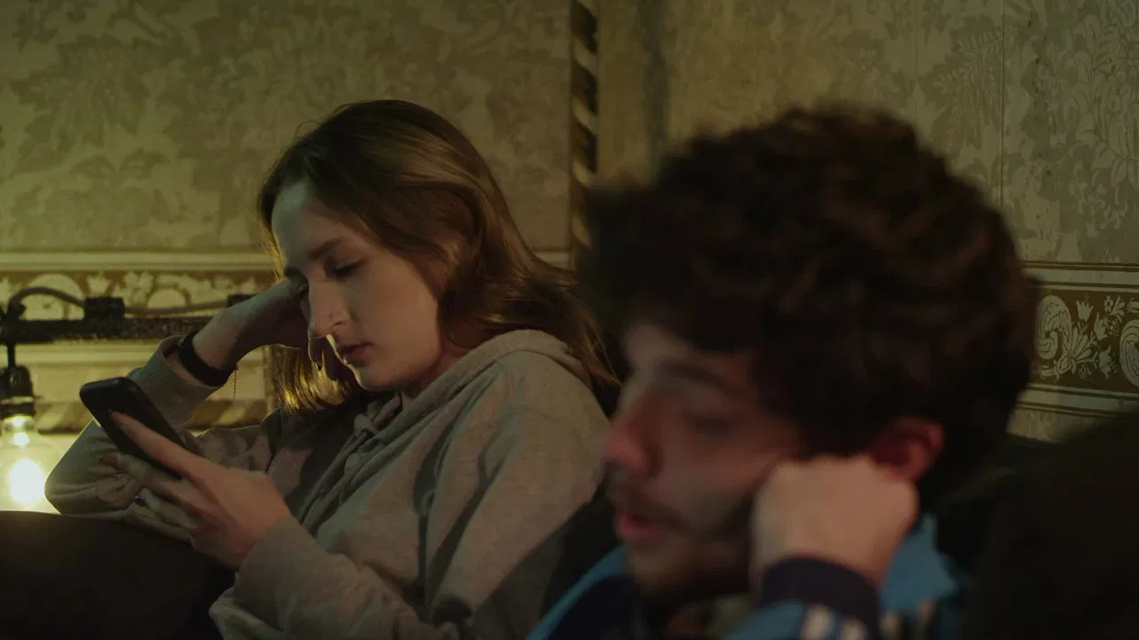 Un Petit Problème backdrop