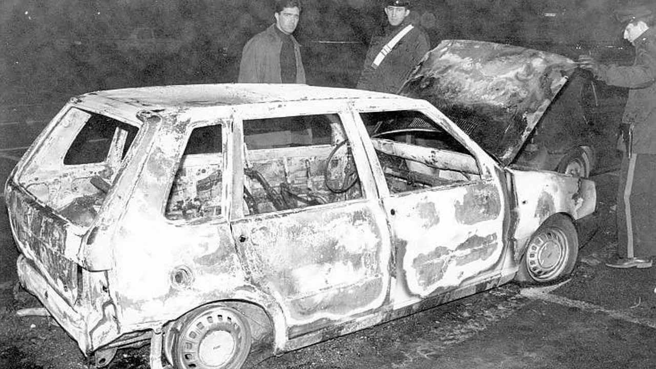 La vera storia della Uno bianca backdrop