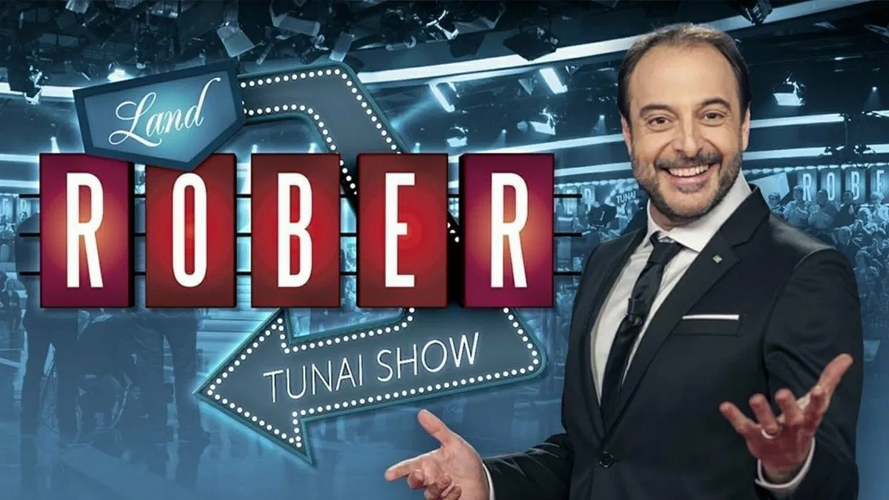 Land Rober Tunai Show backdrop