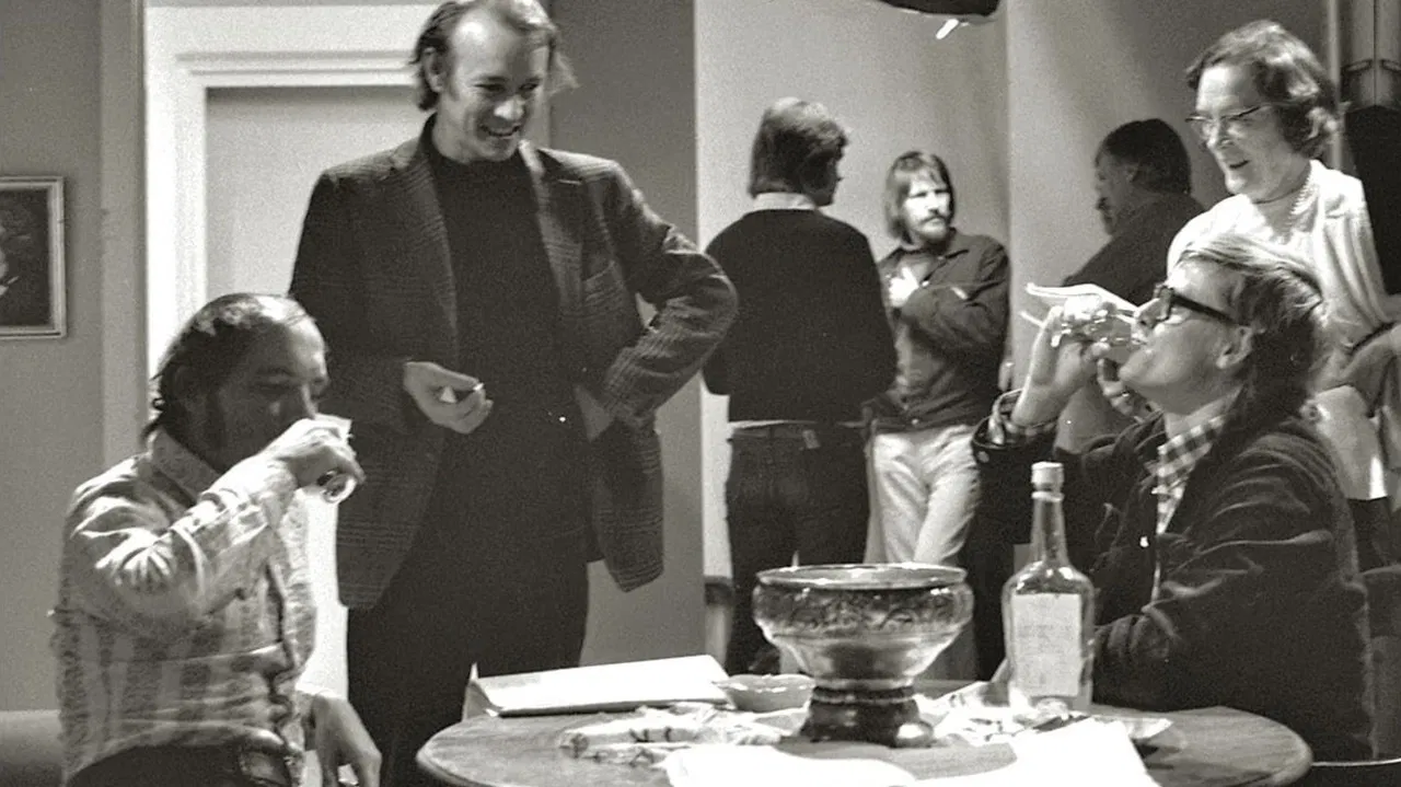 Tilløkke Herbert! backdrop